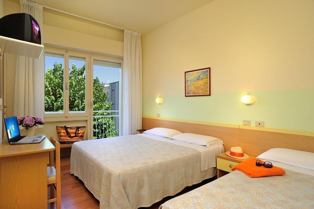 Hotel Capri Rímini Habitación foto